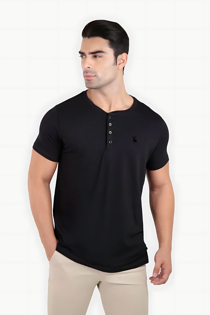T-Shirt Henley Preto