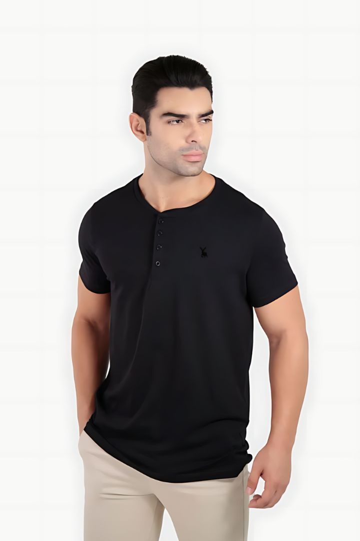 alt T-Shirt Henley Preto